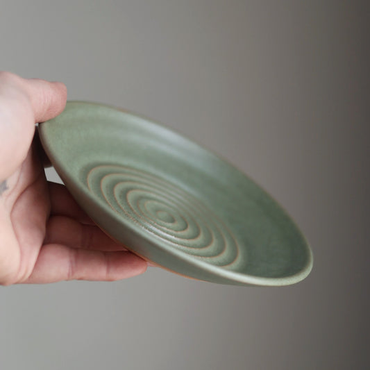 Garlic Plate in Sage Green