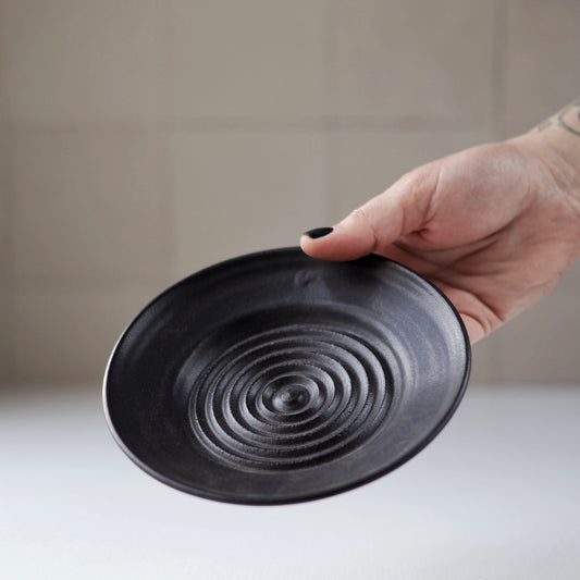 Garlic Plate in Black